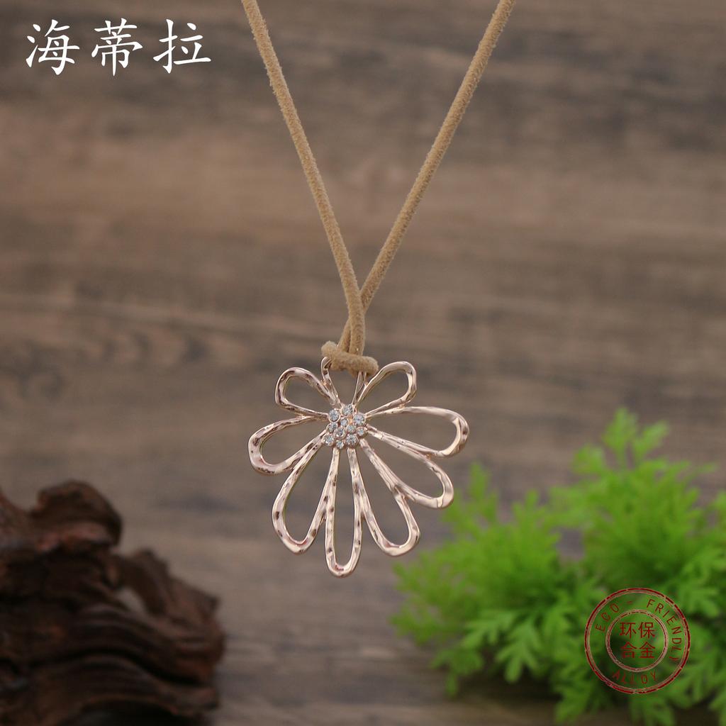 New hollow geometric point diamond flower pendant, women's retro high-end hand-woven flower pendant