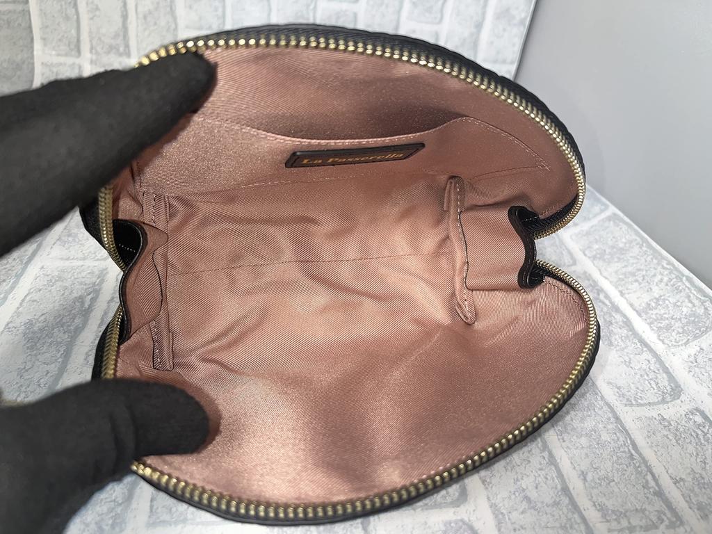 Pouch Made from Italian Genuine Cowhide Machine Mesh Embossed Leather Shell-shaped Leather, (Black)