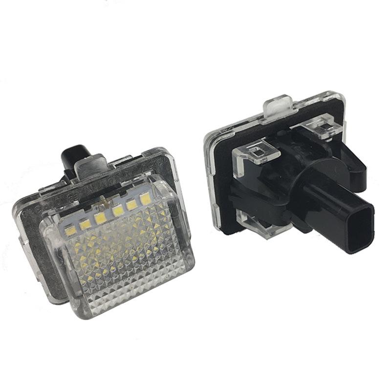 A2218200856: Kompatible Mercedes LED Kennzeichenleuchte für W204, W204 5D, W212, W216, W221.
