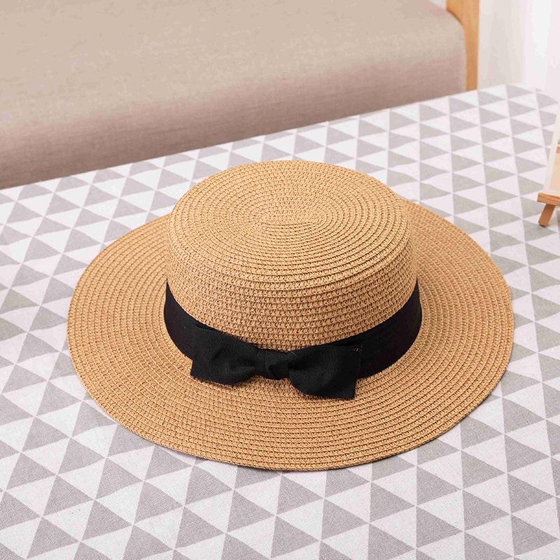 Korean Straw Hat for Women: Retro Flat Top Fedora, Sunshade & Sunscreen, Ideal for Outdoor Summer Beach Travel.