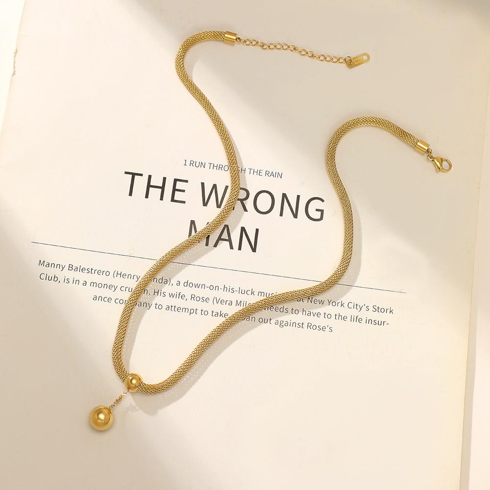 European and American fashion ball pendant stainless steel necklace, niche design temperament versatile 11K gold collarbone chain women