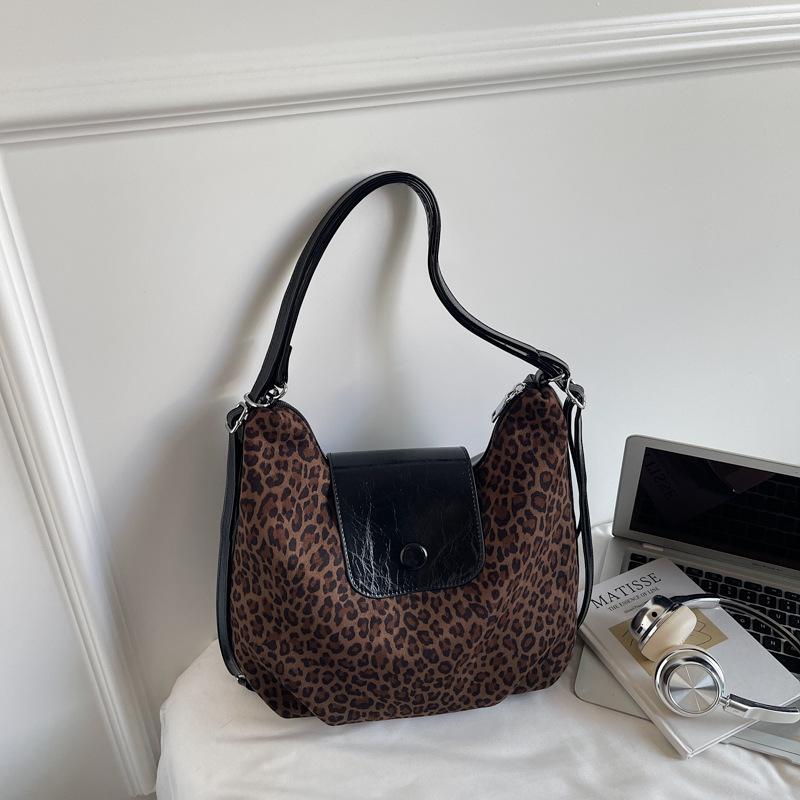 Casual fashion women s bag shoulder tote bag women s autumn new high-value large-capacity women s bag backpack