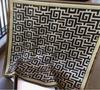 Sciarpa Stampata con Lettera D da 68 Cm Sciarpa da Donna in Imitazione Seta Alto Temperamento Sciarpa Semplice e Versatile Foulard