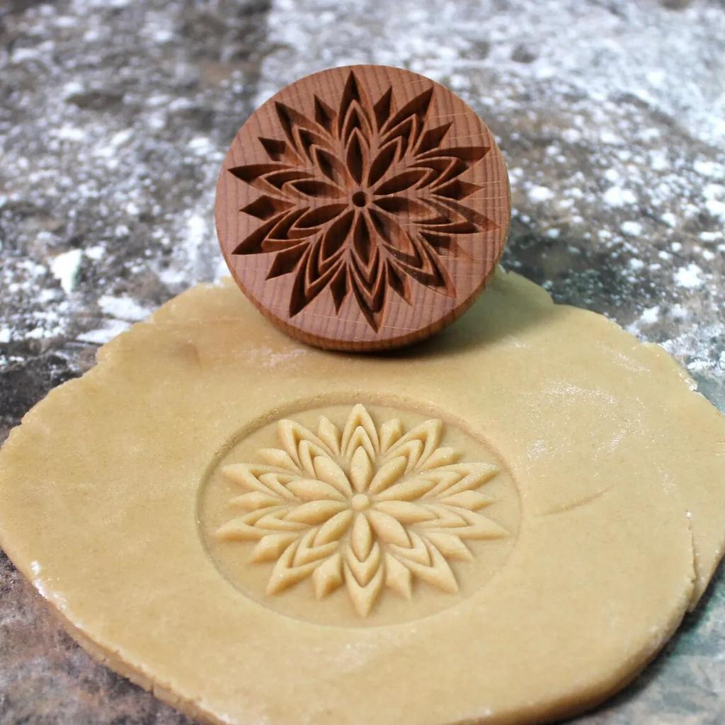 Holz Ausstechform Ausstecher Kekse Stempel Niedlicher Tannenzapfen Blume 3D Kuchen Prägeform Lebkuchen Gebäck- und Backzubehör
