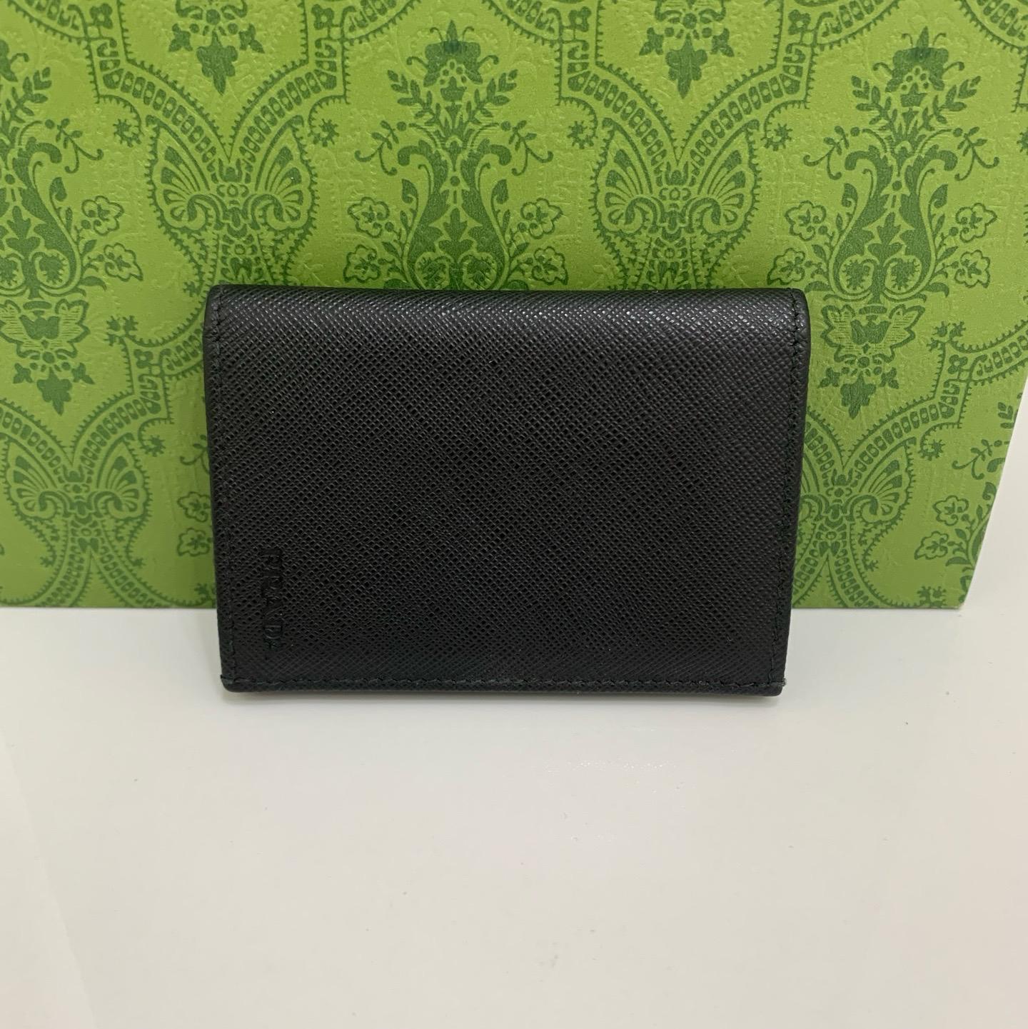 [Pre-Owned] Black Leather Card Holder - Excellent #10RIHT6 ONE SIZE