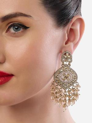 Boucle d'oreille pendante avec pierres éblouissantes couleur champagne et perles en grappe pour femmes