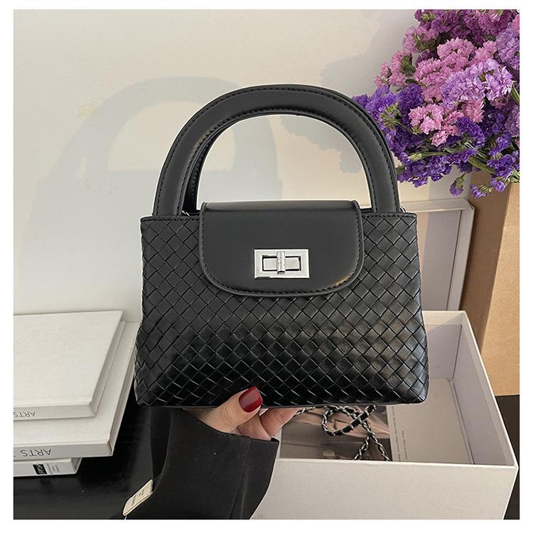 

Fashion handbag bag women s bag new diamond chain bag temperament simple shoulder crossbody small square bag One size чорний