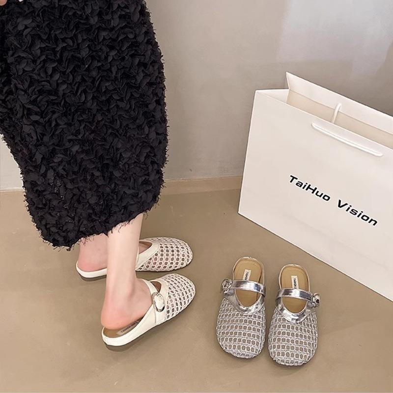 Flat bottom woven hollow slippers women's new outer wear fashion temperament sandals belt buckle bag head slippers