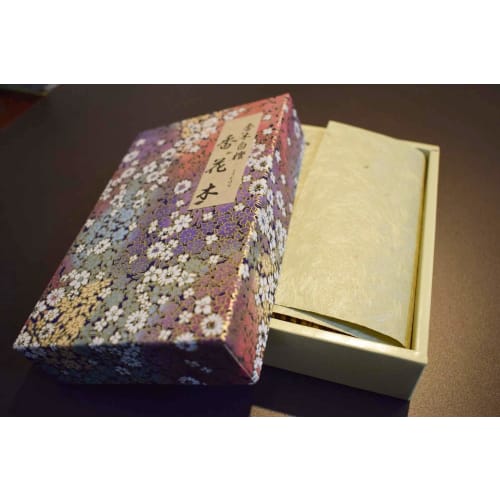 Awaji Baikundou, a long-established incense maker, offers natural sandalwood incense sticks in the rose style, 110g. FBA Amazon Prime. Japanese incens