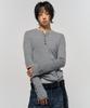 Spaltinduzierender Knopfschlitz Henley-Strick Grau