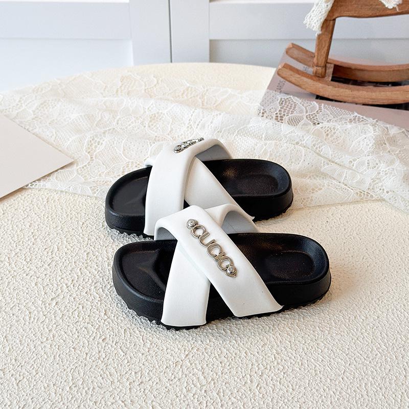 Модные универсальные удобные повседневные пляжные шлепанцы для девочек - 2026 с толстой подошвой без застежек закрывающие пальцы как у знаменитостей Five pairs size 22-26 бежевый 1990₽