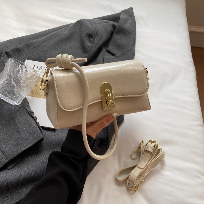 Simple And Trendy Shoulder Bag, Premium Messenger Bag, Commuter Baguette Bag, Retro Hand-Held Underarm Women'S Bag.