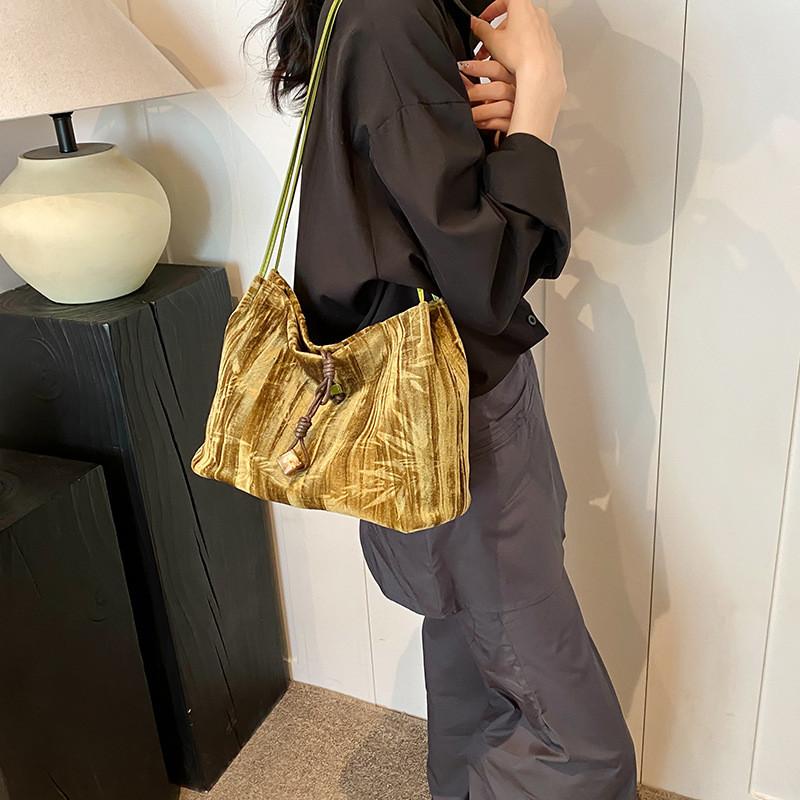 Chic Summer Tote Bag For Women With Large Capacity Stylish Shoulder Design