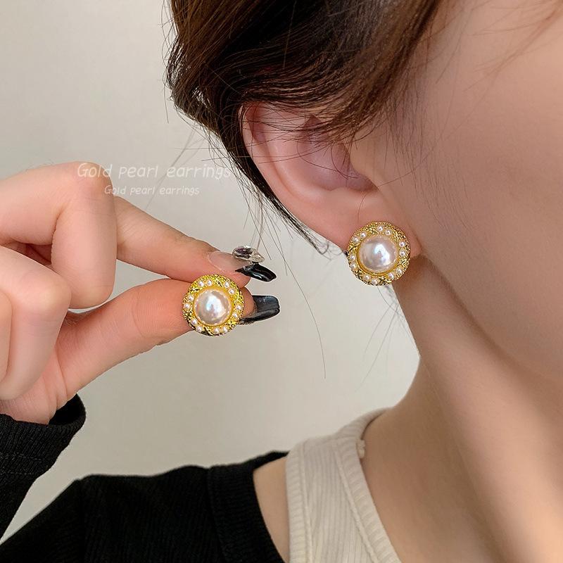 Gold Pearl Set Earrings New Stud Earrings Women's Niche Design Light Luxury Retro Temperament Earrings Earrings