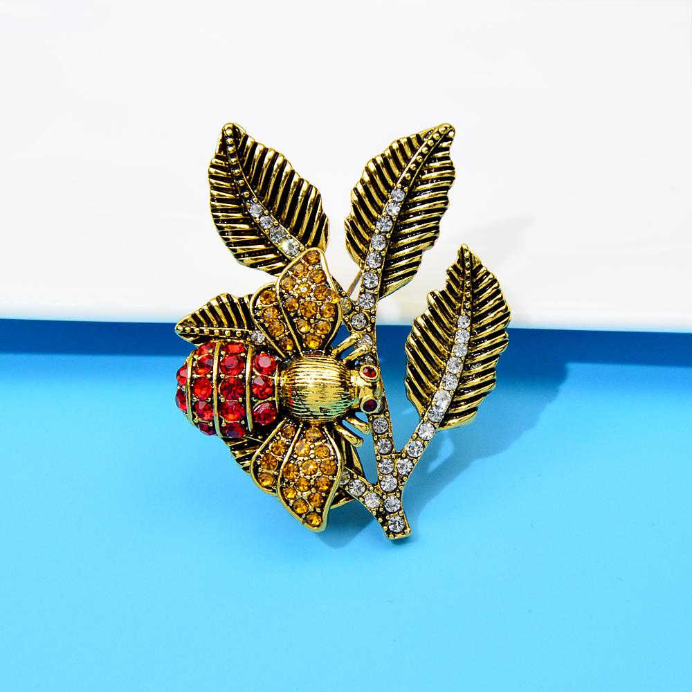 New Bee On The Branch Brooches For Women Rhinestone Fashion Pin Insect Honeybee Jewelry Vintage Accessories Good Gift