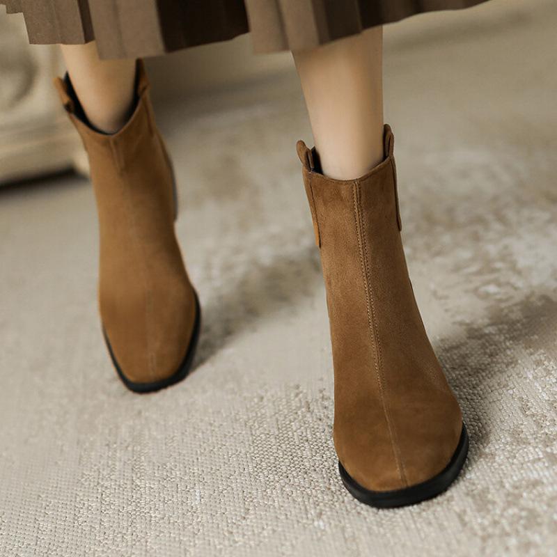 Autumn and winter large size Martin boots women's rubber sole comfortable rear zipper non-slip low heel women's boots square heel leather surface med