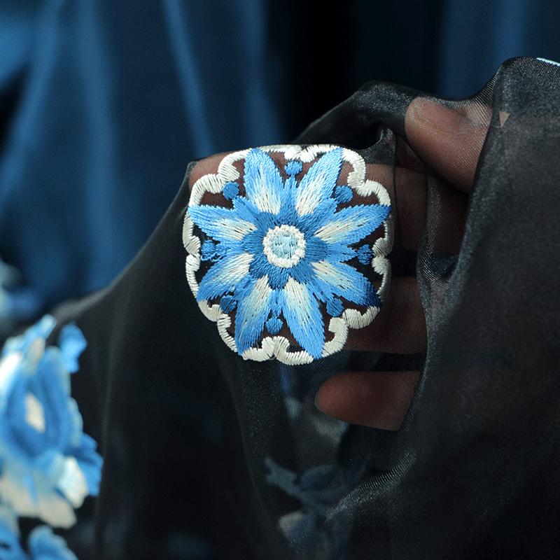 50cm Chinesischer Hanfu Stickerei Stoff Organza Antiker Stil Bestickter Designstoff für DIY Hanfu Hemden Puppenkleidung