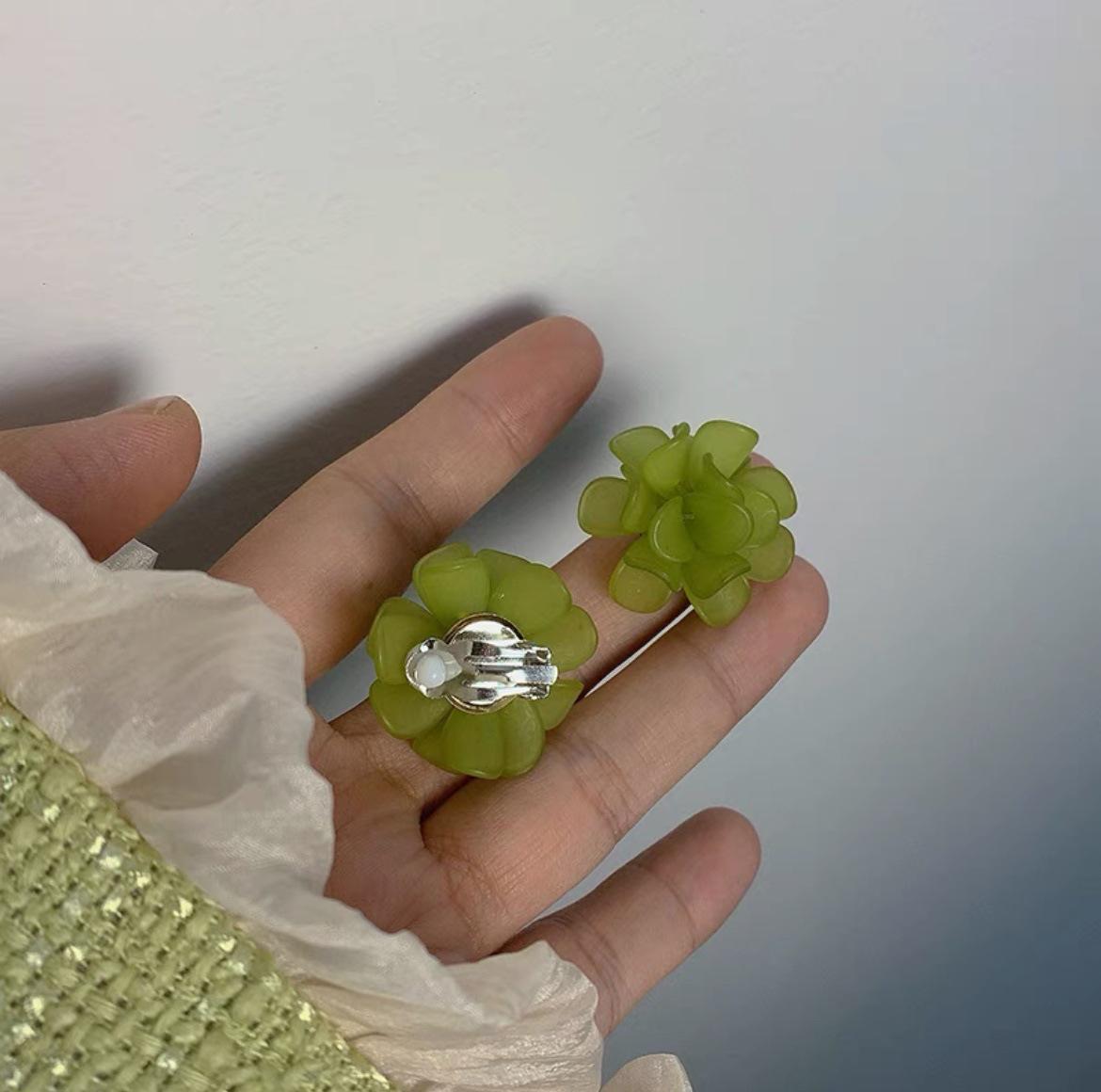 

Летние серьги-пусеты «Зеленая камелия» - Клипсы на уши в стиле Мори, не требующие прокола, Модные свежие украшения 2023 года