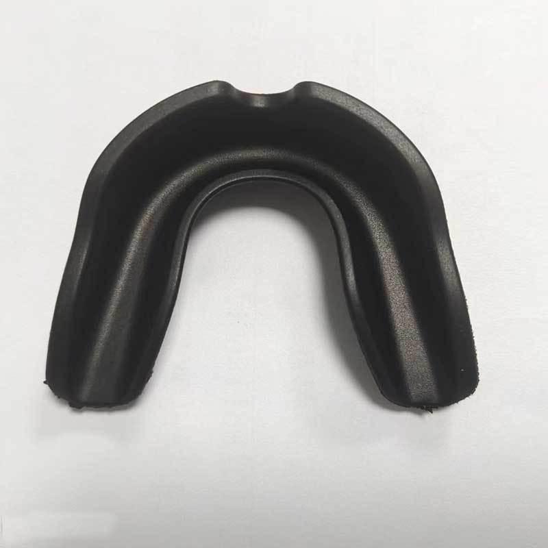 

Adult Wear-Resistant Gum Shield for Basketball, Boxing, and Sanda – Single Layer, Thickened Sports Mouthguard чорний