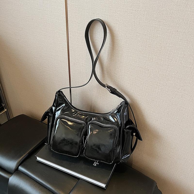 

Нишевая сумка подмышку женская новая ретро простая высококлассная сумка-мессенджер милая и крутая сумка-локомотив чёрный