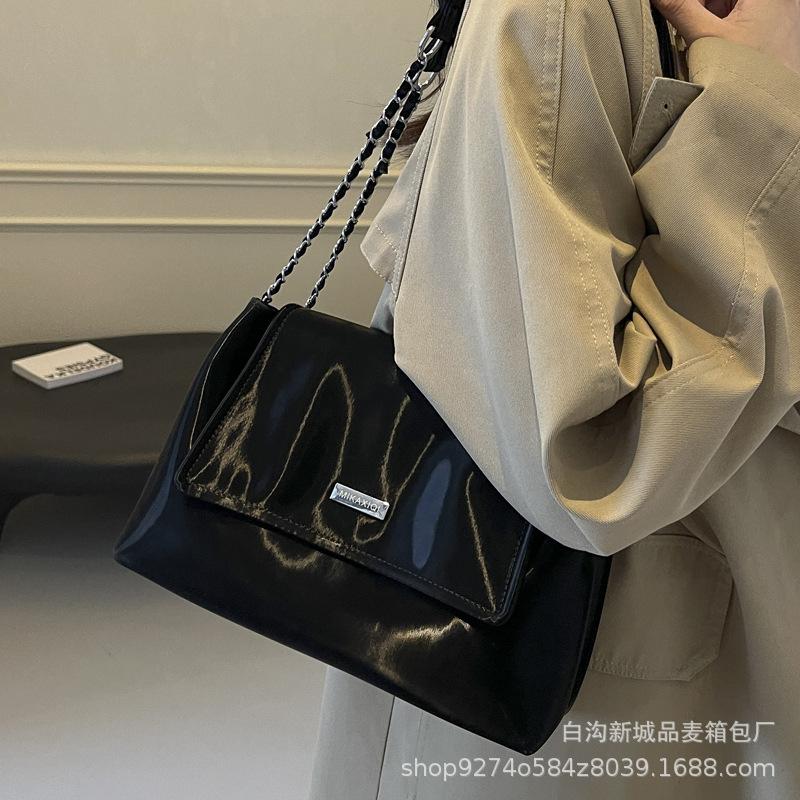 Frosted Retro Bag Women's Large Capacity 2025 New Fashion Chain Shoulder Bag Texture Class Commuter Tote Bag