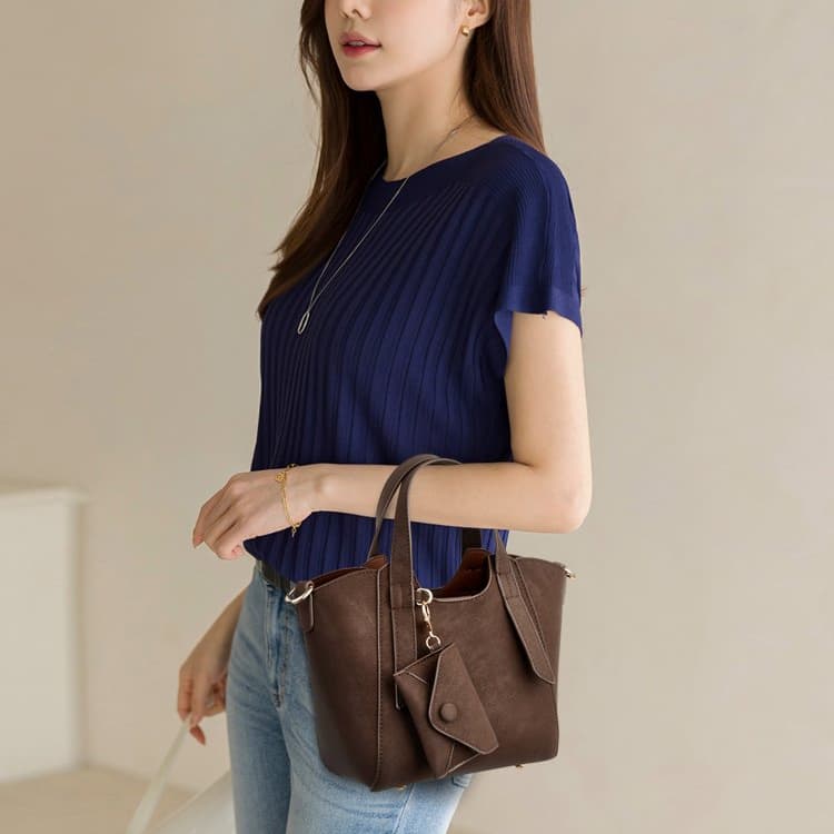 Retro large capacity portable messenger women's bag