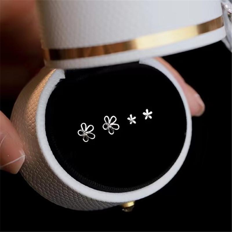 Mini kolczyki sztyfty z pustym kwiatkiem, Srebro próby S925, Prosty design do noszenia na co dzień