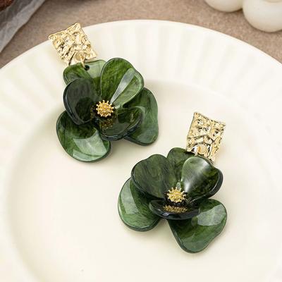 Boucles d'oreilles clipsées exagérées en acrylique mode pour femmes Vert olive Fleur double couche Design Pendentif Boucles d'oreilles clous Bijoux de fête
