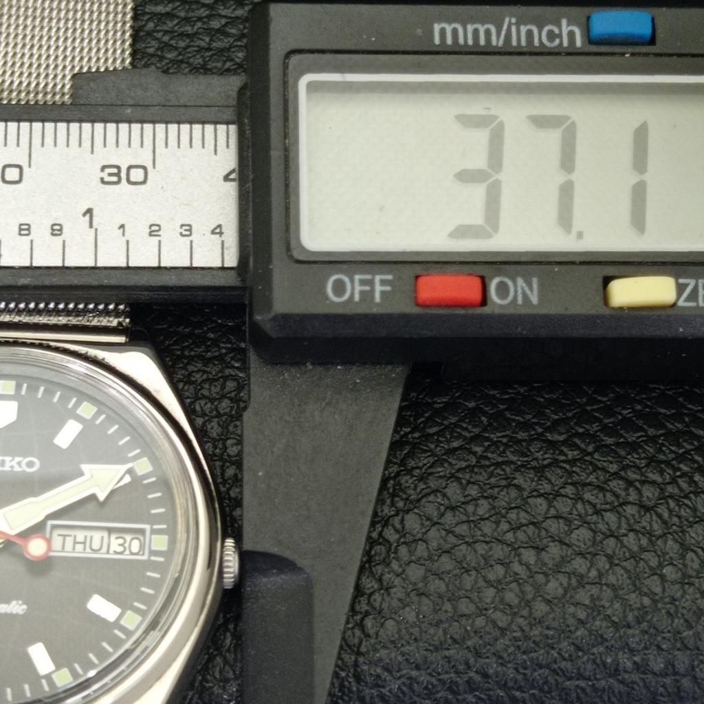 JAPAN VINTAGE SEIKO AUTOMATIC 6309A MENS BLACK COLOR DIAL WATCH A700408-5 R203-a700408