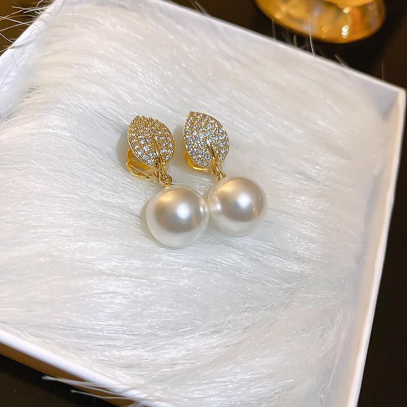Real gold electroplated silver needle diamond set pearl earrings French retro light luxury stud earrings fashion temperament simple earrings
