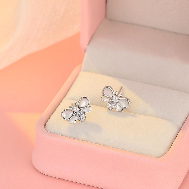 Cute Diamond-inlaid Shell Little Bee Earrings for Women Sweet Students Everyday Versatile Earrings