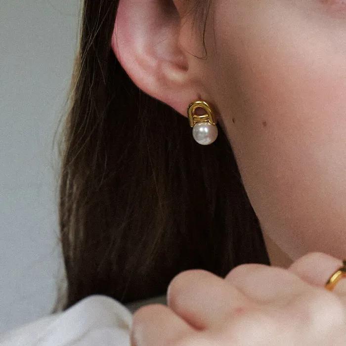 Lucid Pearl Stud Earring