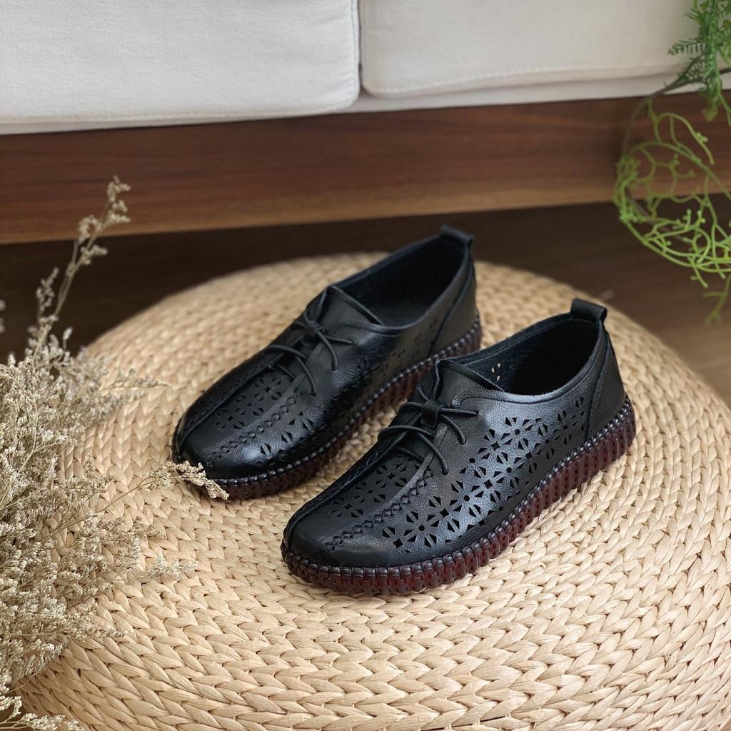Plus size leather soft-soled hole shoes women's sandals 2026 spring and summer new breathable women's shoes handmade hollowed mother shoes