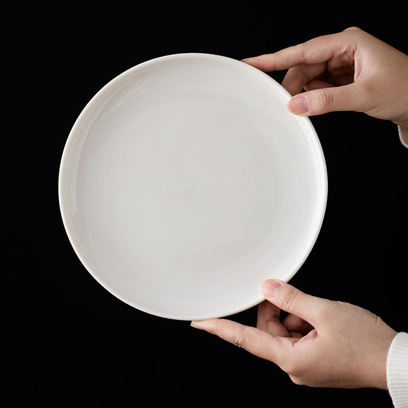 Off-White 8" Låg Tallrik med Kant - Dehua Porslin för Biff, Västerländsk Matlagning eller Wok.