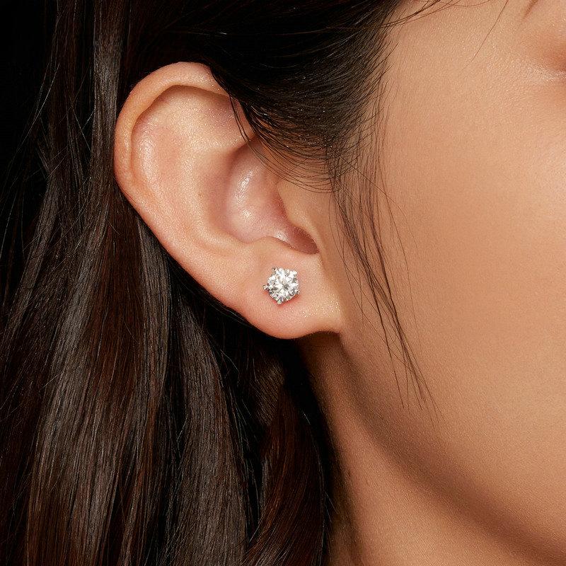 Brincos de pino de moissanite com ponta de coração, brincos de diamante criados em laboratório, joias finas banhadas a platina, presente para mulheres