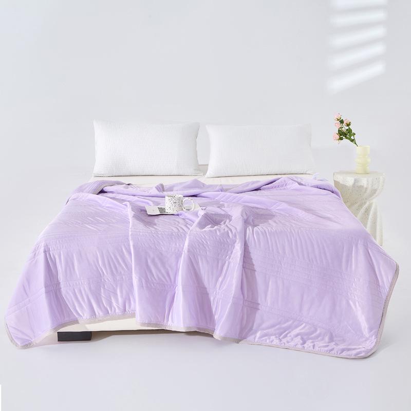 Cool Silk Summer Quilt: Breathable, Skin-Friendly for Dorm or Office Use