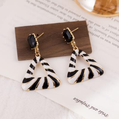 Hot Sale Black and White Striped Earrings Women's Fashion Retro Versatile Earrings Niche Premium Earrings Accessories