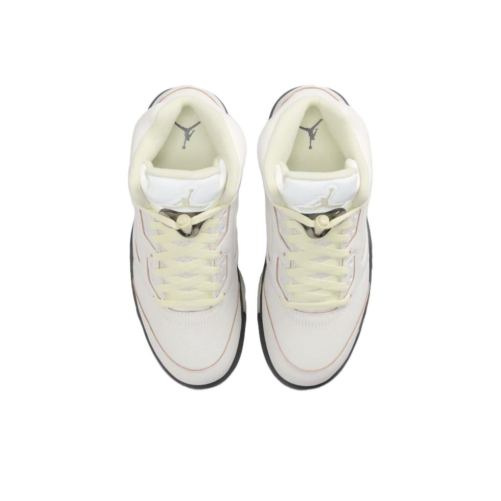 נעלי סניקרס לנשים Air Jordan 5 Retro Luminous Green, צבע קרם-מפרש אנתרציט IM7592-130