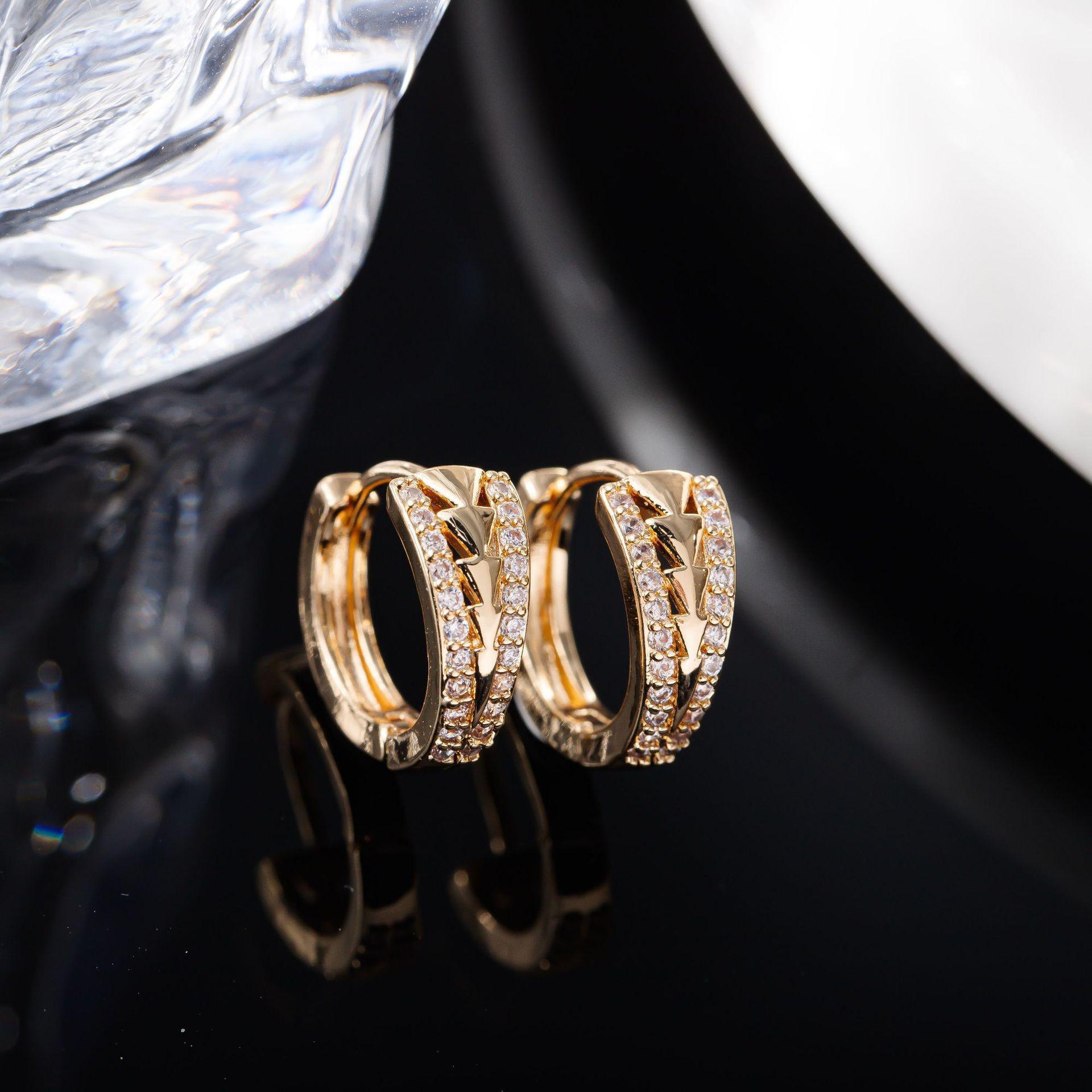 Hip Hop Style Metal Ear Cuff with Hollow Scale Texture and Zirconia - Trendy Unisex Earrings