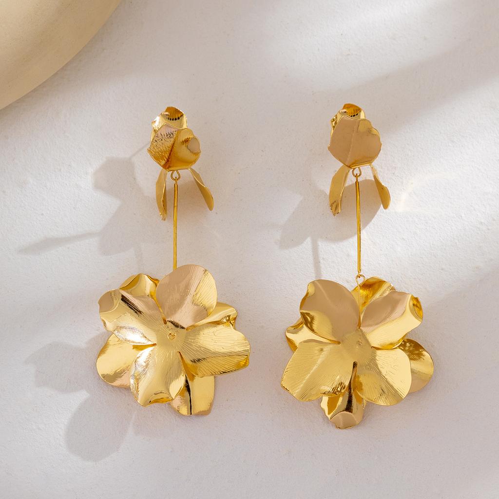 Fashion Metal Three-Dimensional Flower Fringed Chain Stud Earrings, Design Pleated Oil Dripping Petal Earrings