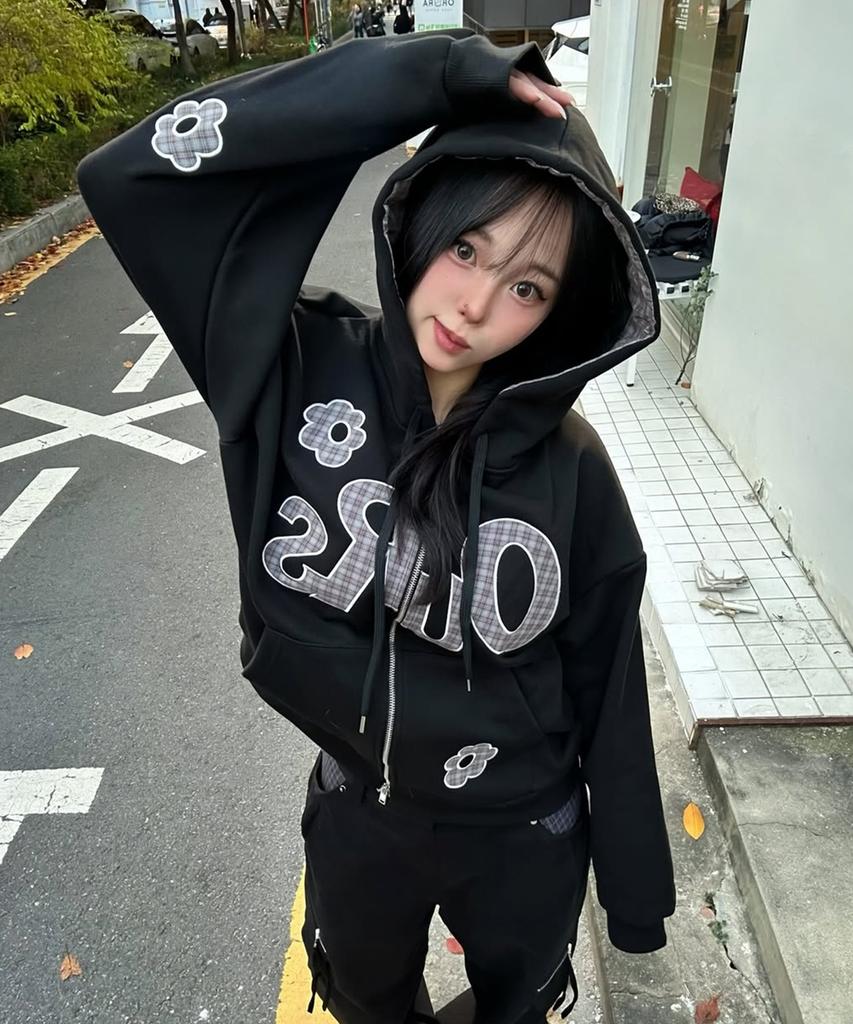Oursaysour Ours Check Flower Applique Zip-Up Hoodie Black