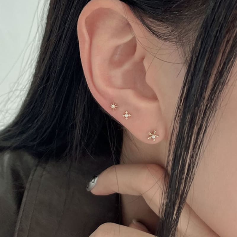 Youngglow 14k Cross Pearl Piercing