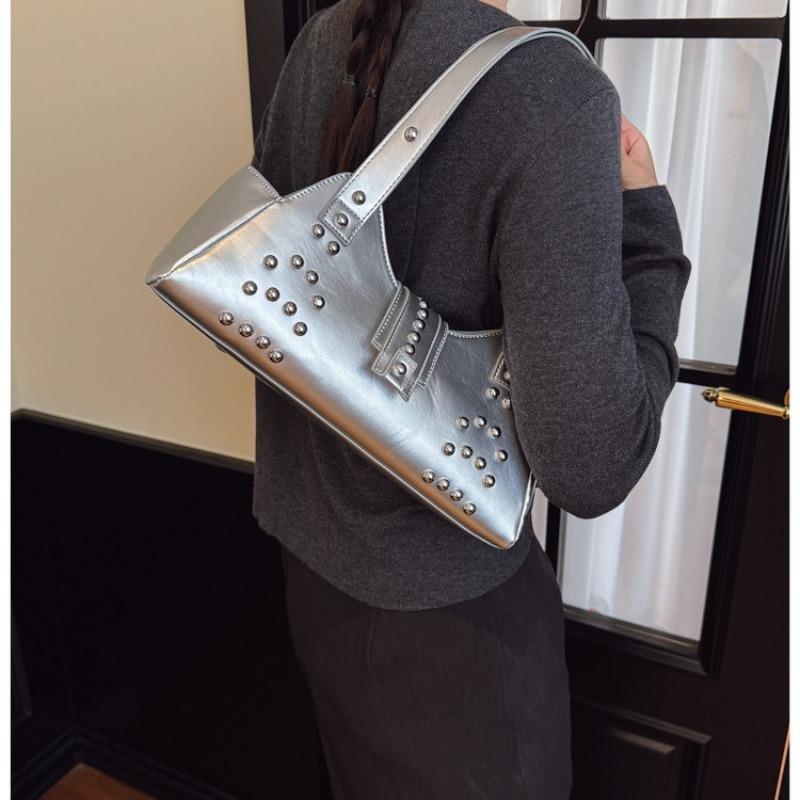 Lokomotiv Achselhöhle High Fashion Sommer neue Mode große Kapazität Nieten Pendler Schultertasche