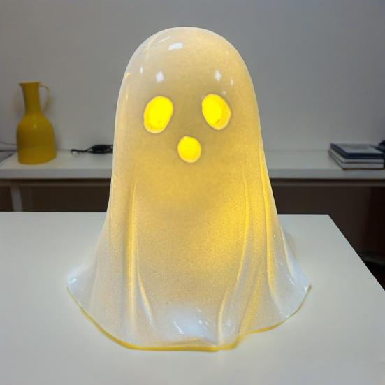 Pryskyřičná svítící dekorace duch pro Halloween Malá bílá figurka ducha Roztomilá svítící soška ducha pro domácí stolní patrovou podnosovou dekoraci
