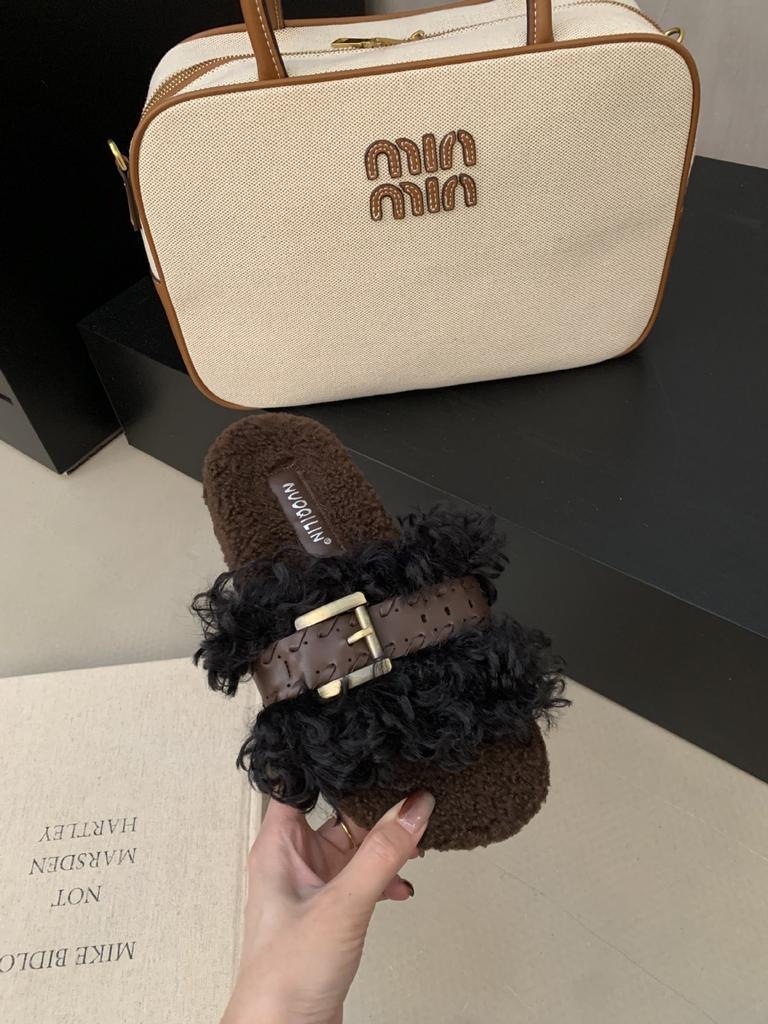 Thick-bottomed Fluffy Slippers Women's Autumn and Winter Outer Wear 2025 New Belt Buckle Curly Hair Cute Outer Wear One-word Sandals