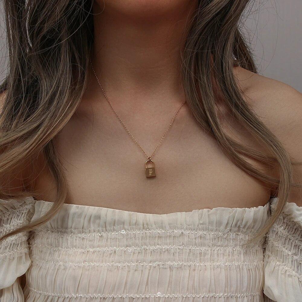 Paslanmaz Çelik O-Zincir Eski İngiliz Altın Kaplama Kişiselleştirilmiş Kilit Kolye kadın Doğum Günü Hediyesi Mektup Kolye