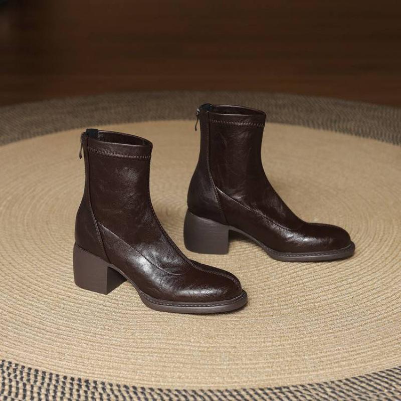 Autumn and Winter Leather Women's Large-size Martin Boots Round Head Korean Version Comfortable Rear Zipper High Heel Solid Color New Medium Boots