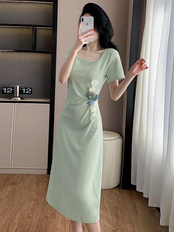 

Plus Size Floral Dress with Pleated Neckline for Women 3X Large