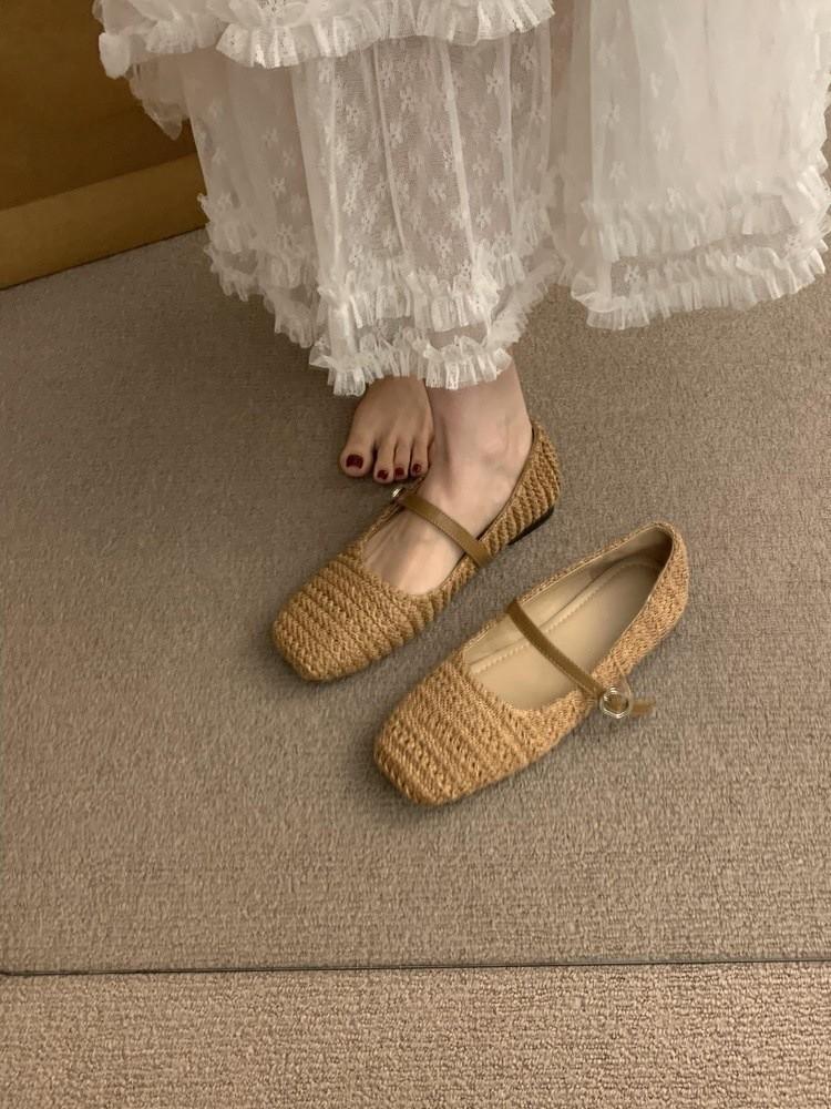 

French retro woven hollow single shoes women s shoes 2025 new spring and autumn temperament beautiful word with Mary Jane shoes 40