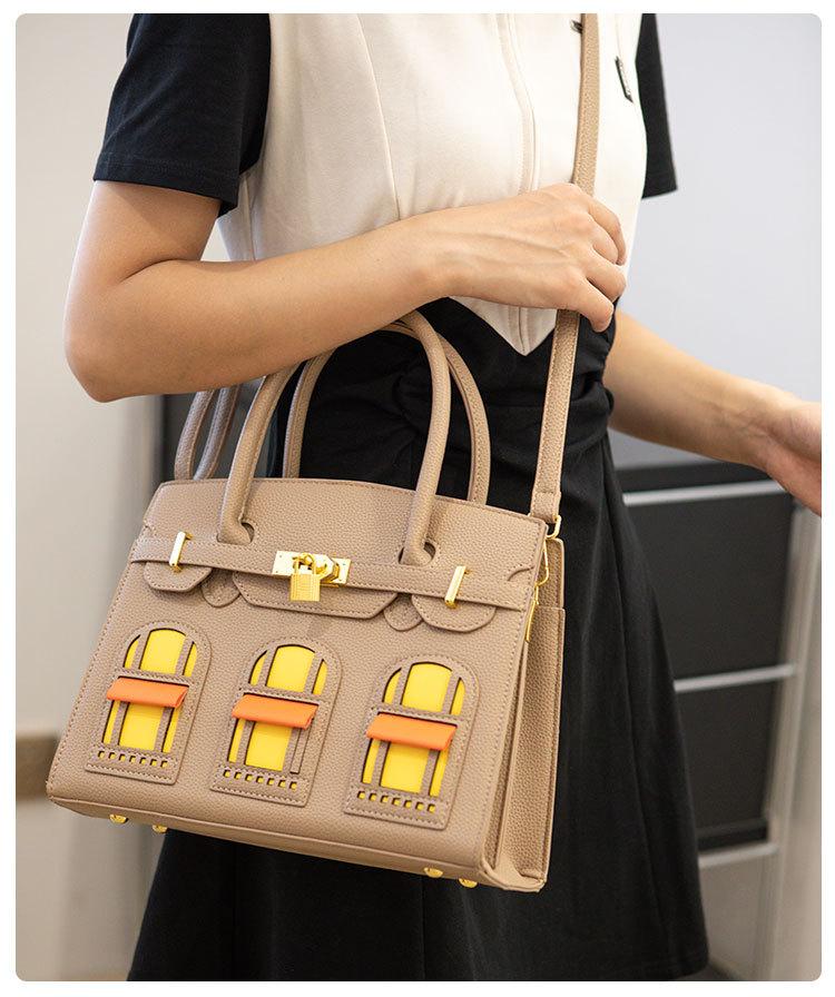 

Осень новая женская сумка маленький дом платиновая сумка портативная на плечо через плечо светло-коричневого